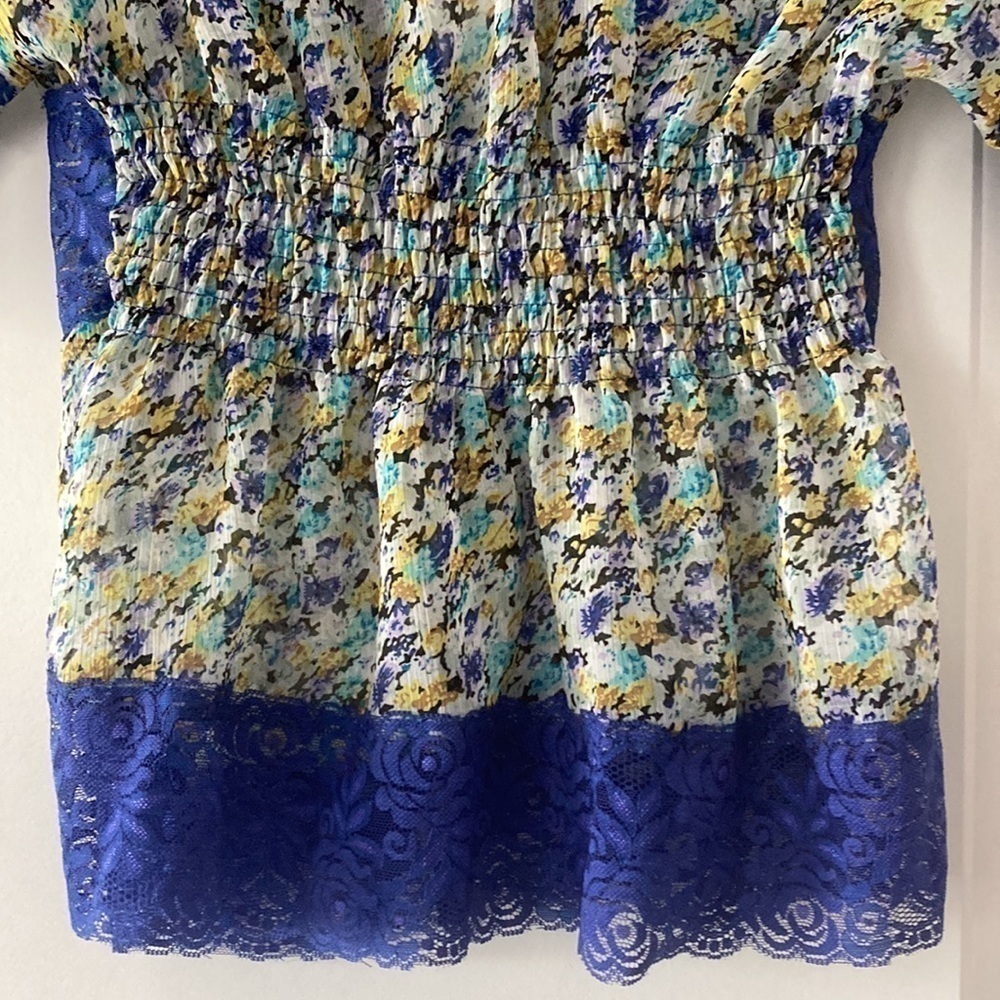 Annabelle top medium lace floral
Blue short sleeves Y2K - Picture 9 of 11
